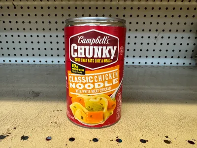 Campbell’s classic chunky chicken soup is a convenient way to obtain a variety of nutrients such as 19g of protein, 30g of carbohydrates, and more