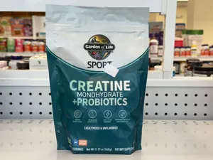 Unflavoured creatine monohydrate powder with probiotics.