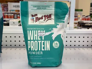 Unflavoured whey protein powder with no added colours or sweeteners. Use it to make your coffee, smoothies or other drinks for extra protein.