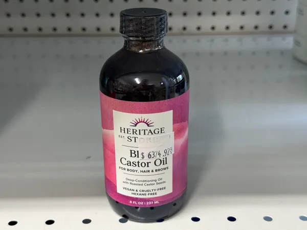 Black castor oil (Ricinus communis) for body, hair and brows. Deep conditioning.